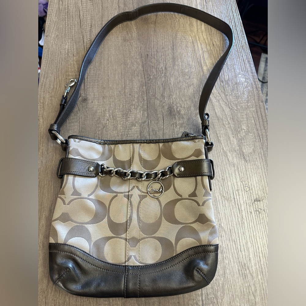 ✨FINAL PRICE✨Coach Brown Tan Signature Logo Crossbody Bag- Rare Duffle Chain
